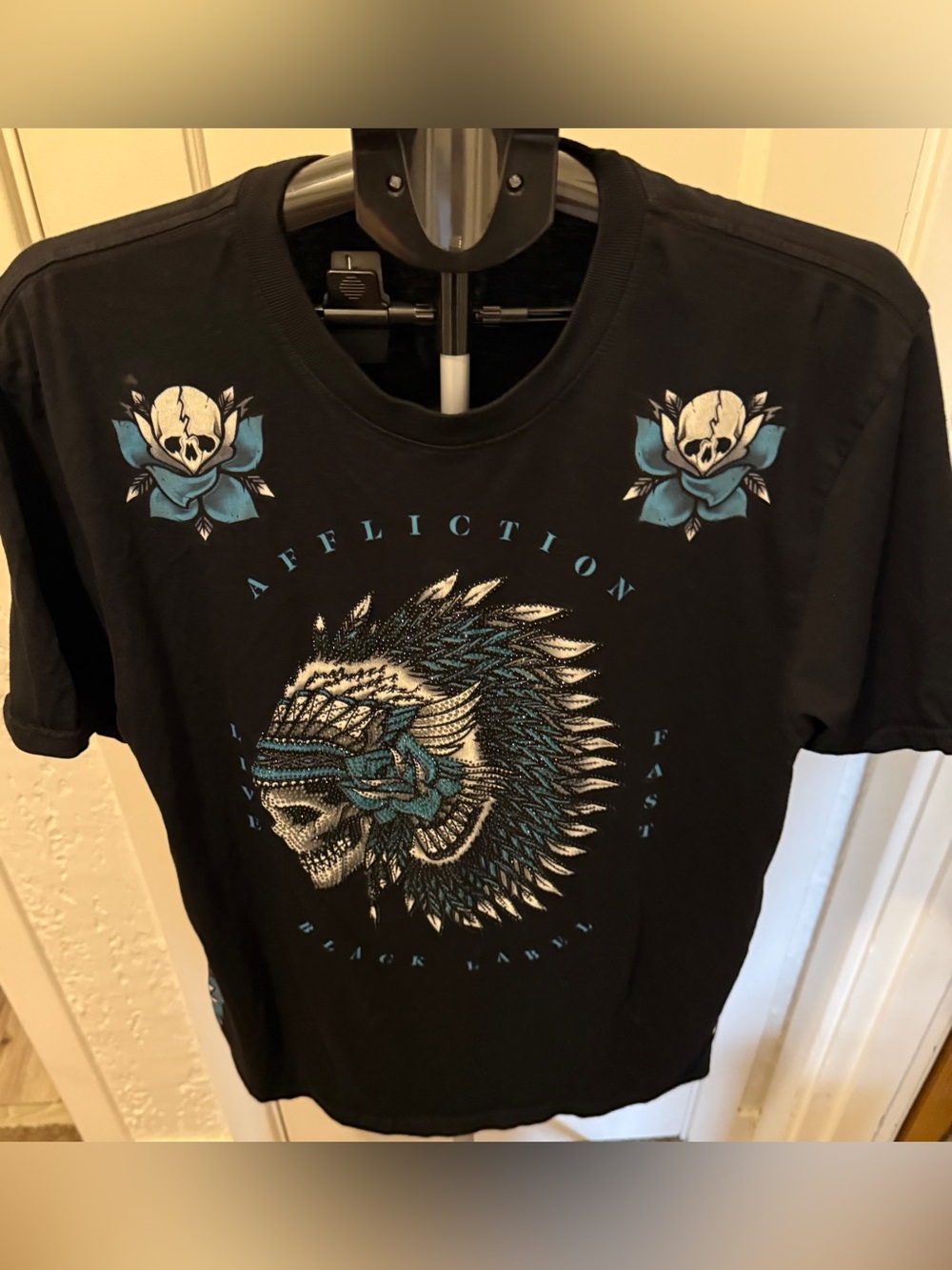 Men's Black affliction black label Graphic Crewneck Shirt - Blue Skull Headdress